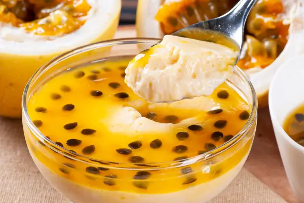 Mousse de Maracujá com Leite de Coco e Chia