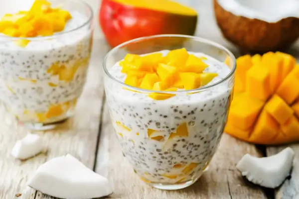 Pudim de Chia com Leite de Coco e Manga