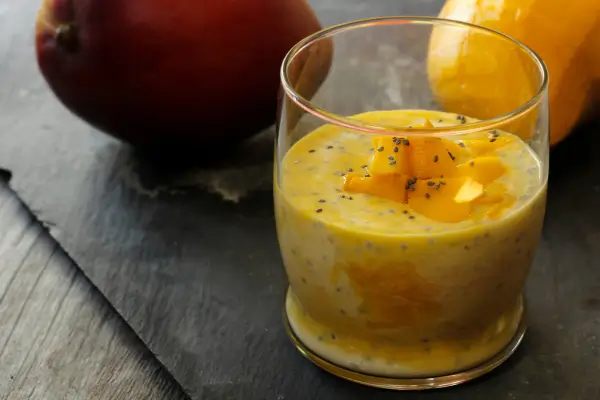 Pudim de chia com manga batida