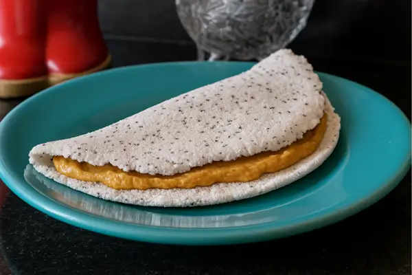 Tapioca com pasta de amendoim e chia