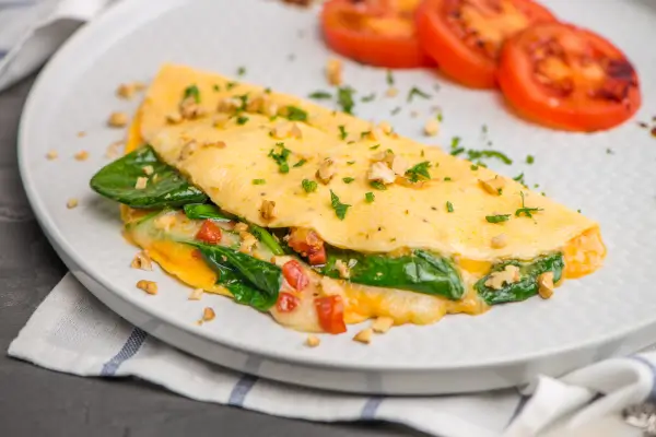 Wrap de Omelete com Legumes e Queijo Branco