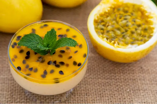 mousse de maracujá com leite de coco e chia