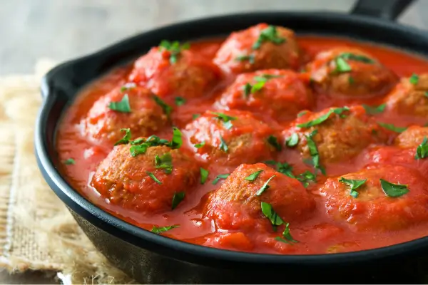 Almôndegas de Lentilha ao Molho de Tomate