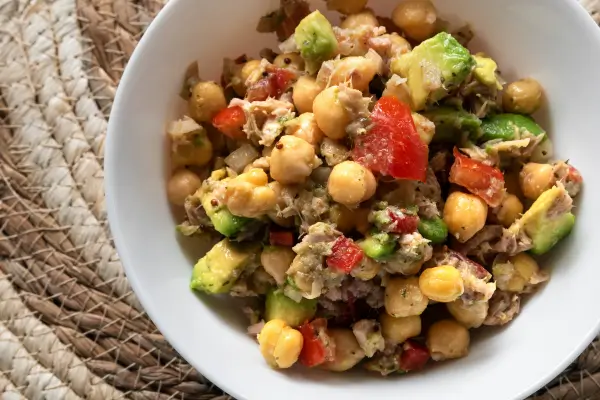 Salada de Grão-de-Bico com Atum