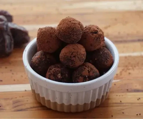 Bolinha de Energia com Tâmaras e Cacau