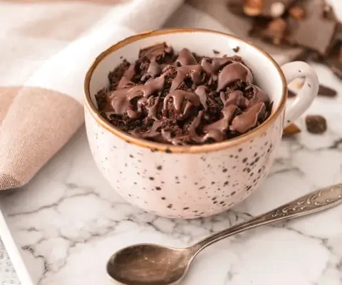 Bolo de Caneca Fit de Cacau com Aveia (Pronto em 2 Minutos!)