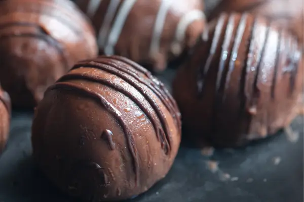 Bombom Saudável de Uva com Chocolate 70% e Iogurte Natural Receita Fácil e Nutritiva