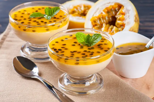 Mousse de Maracujá com Leite de Coco e Chia