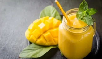 Smoothie de Manga com Iogurte Natural e Aveia