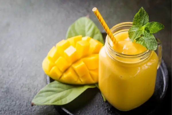 Smoothie de Manga com Iogurte Natural e Aveia