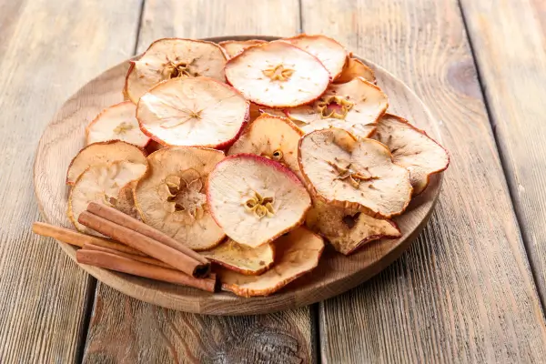 Chips de maçã com canela