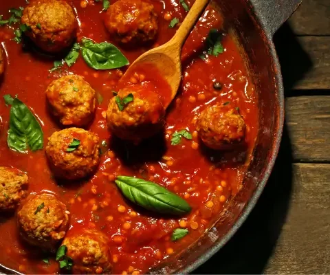 Almôndegas de Lentilha ao Molho de Tomate