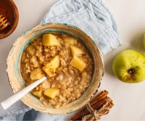 Mingau de Aveia com Canela e Maçã