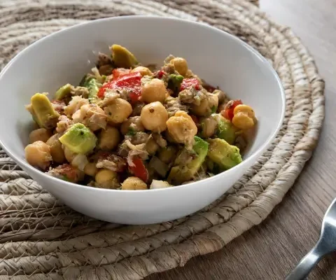 Salada de Grão-de-Bico com Atum: Rápida, Proteica e Super Saborosa